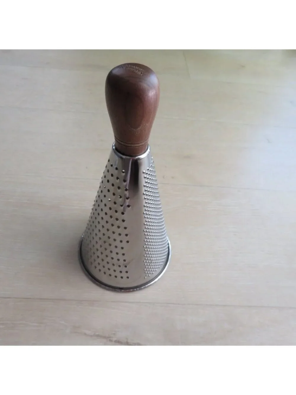 Williams Sonoma Stainless Steel Walnut Knob Handle Conical Cheese Grater Discont